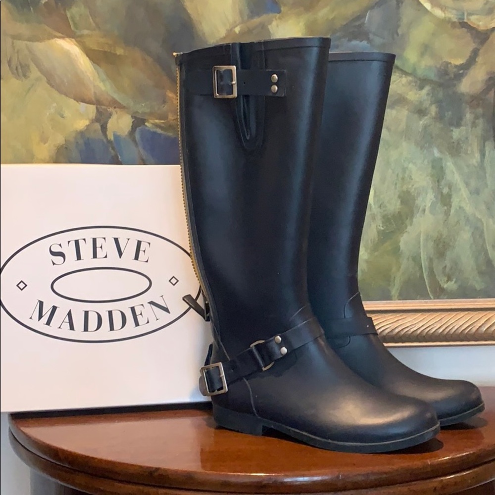 Good condition Steve Madden rain boot